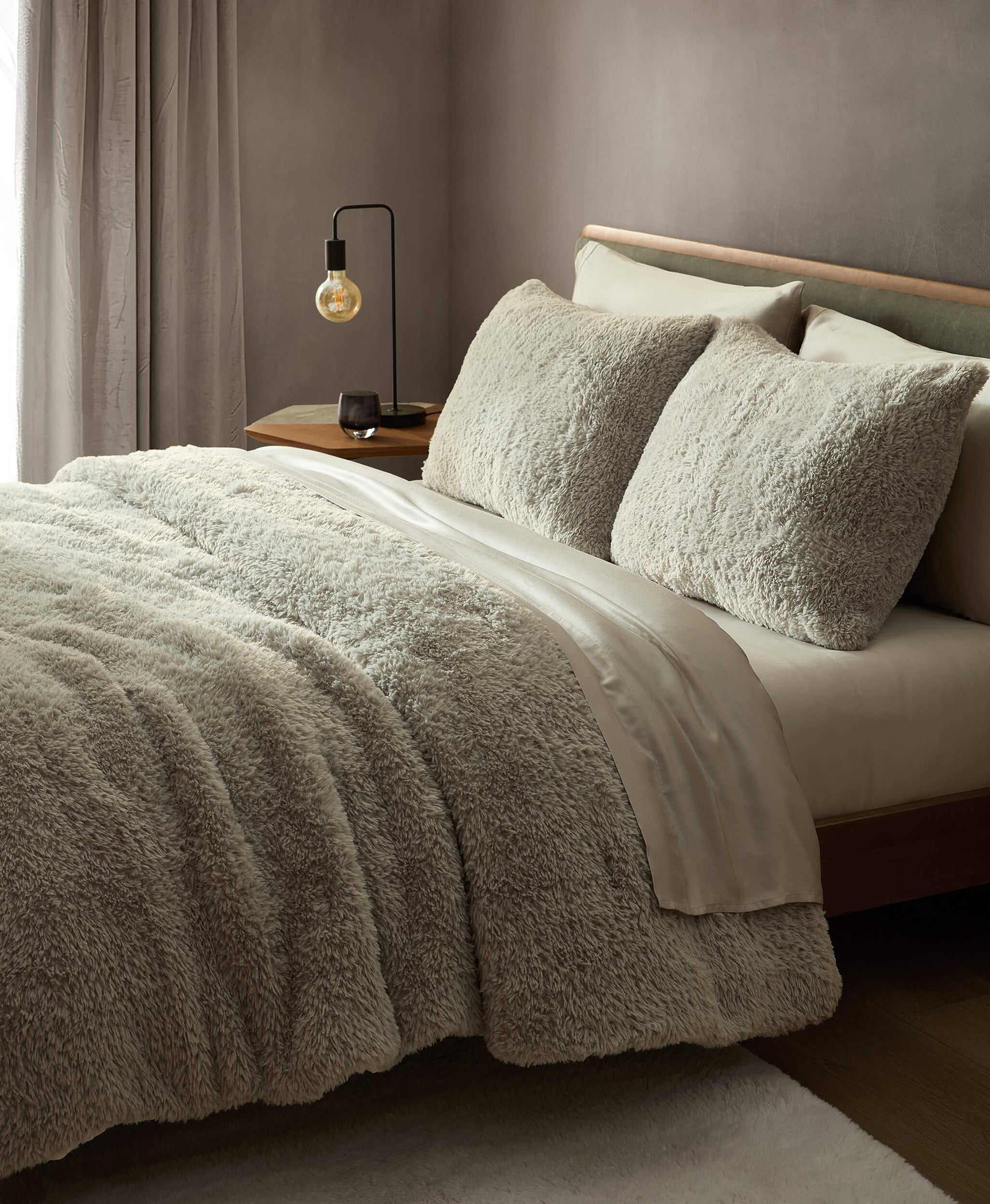 Breathable Faux Fur Comforter